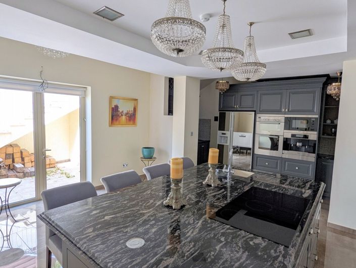 Image No.17-4 Bed Property for sale