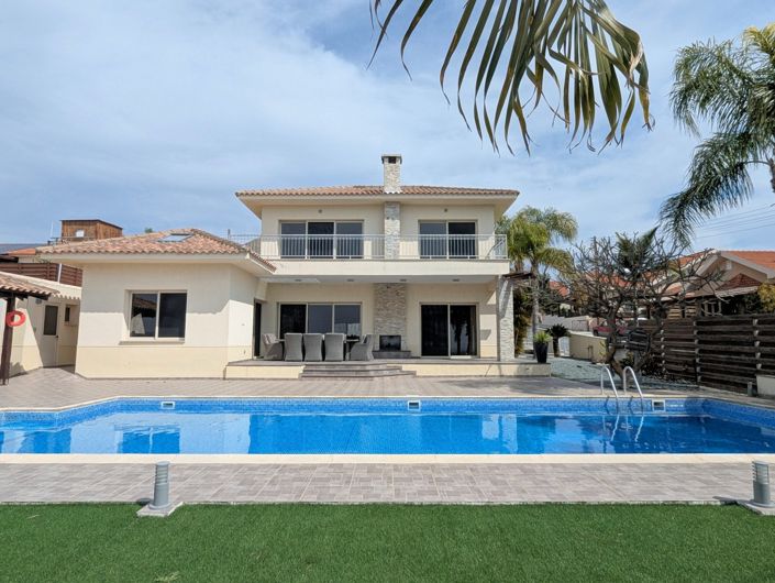 Image No.2-4 Bed Property for sale