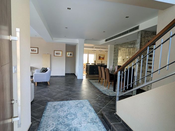 Image No.4-4 Bed Property for sale