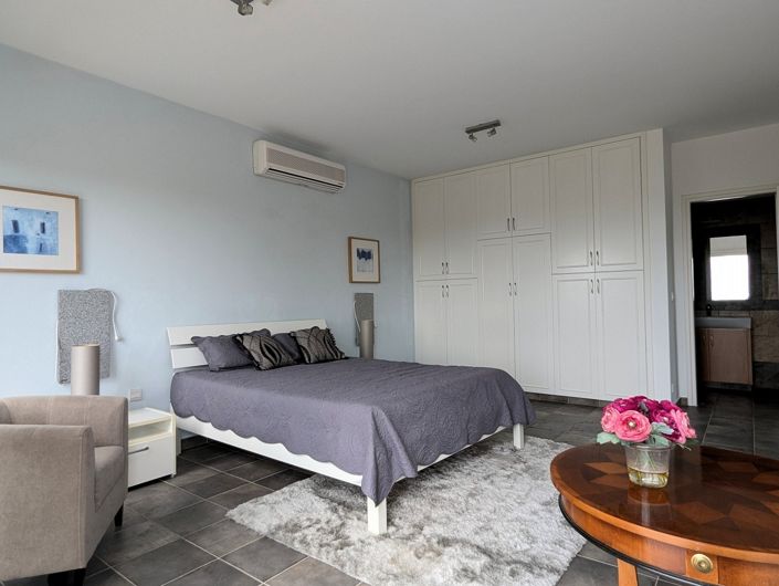 Image No.43-4 Bed Property for sale