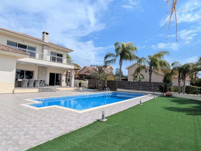 Image No.52-4 Bed Property for sale