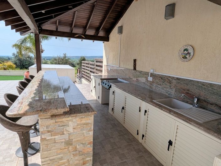 Image No.54-4 Bed Property for sale