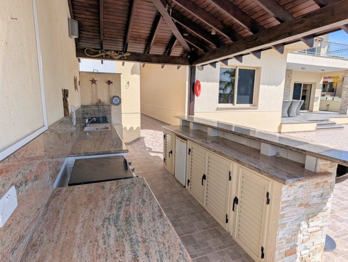 Image No.55-4 Bed Property for sale