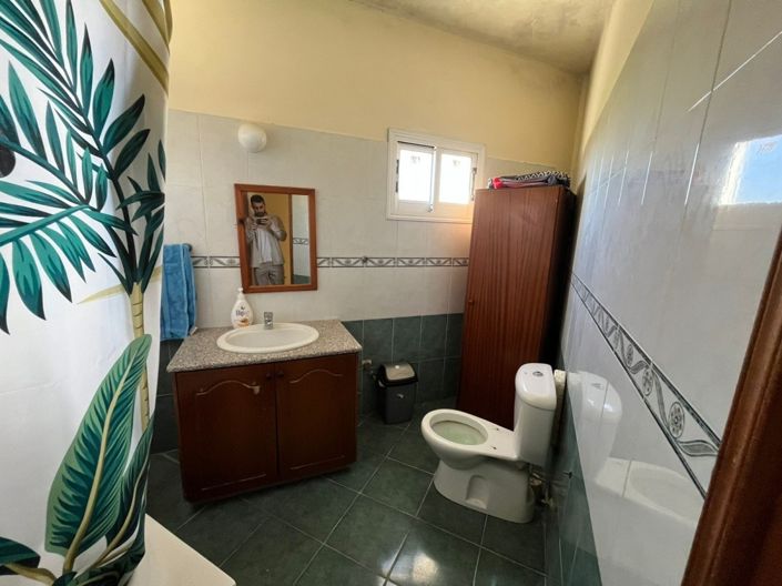 Image No.10-8 Bed Property for sale