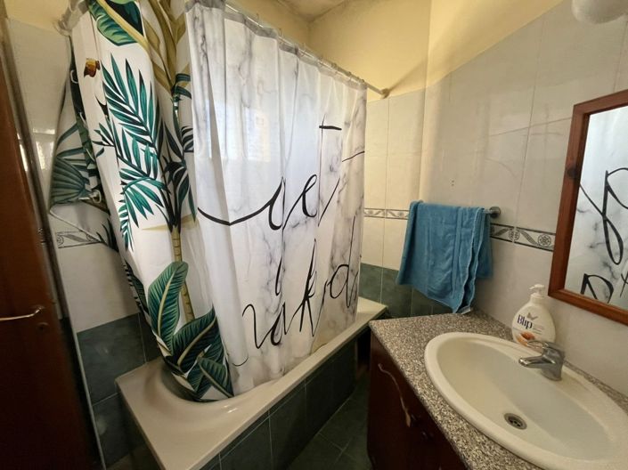 Image No.11-8 Bed Property for sale