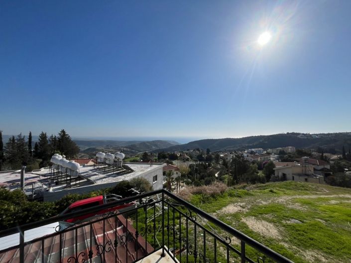 Image No.14-8 Bed Property for sale