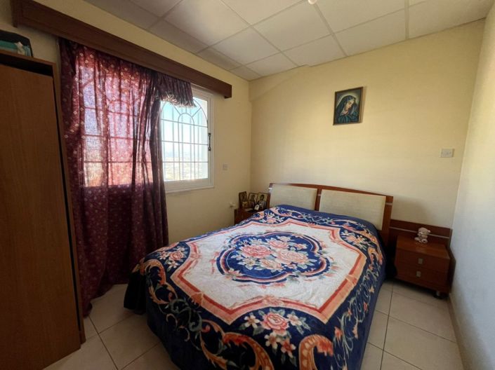 Image No.18-8 Bed Property for sale