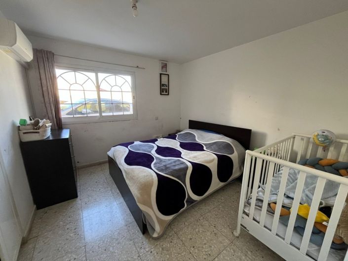 Image No.24-8 Bed Property for sale