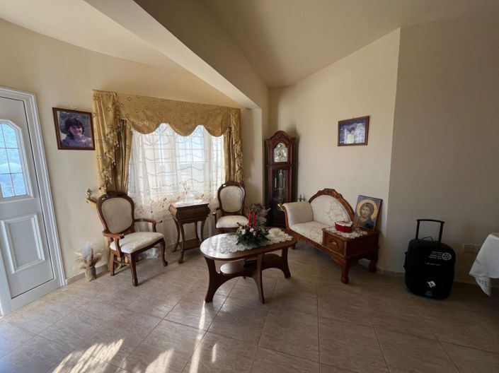 Image No.6-8 Bed Property for sale