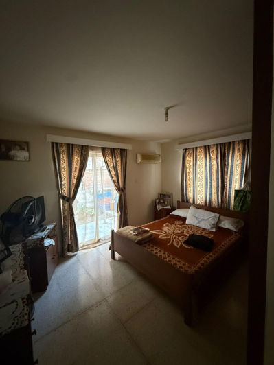 Image No.12-8 Bed Property for sale