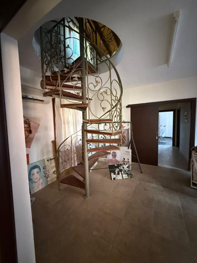 Image No.14-8 Bed Property for sale