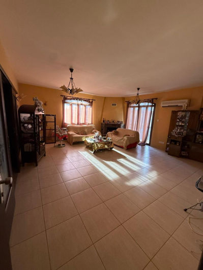 Image No.17-8 Bed Property for sale