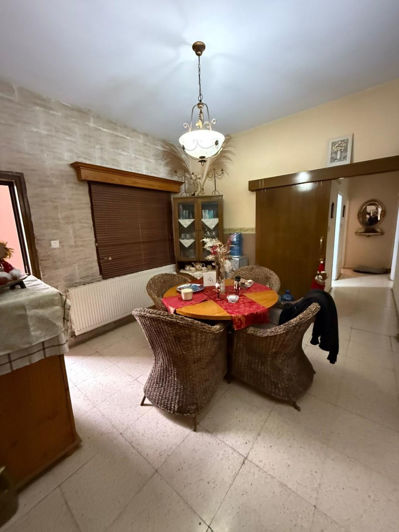 Image No.6-8 Bed Property for sale