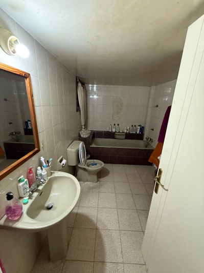 Image No.7-8 Bed Property for sale