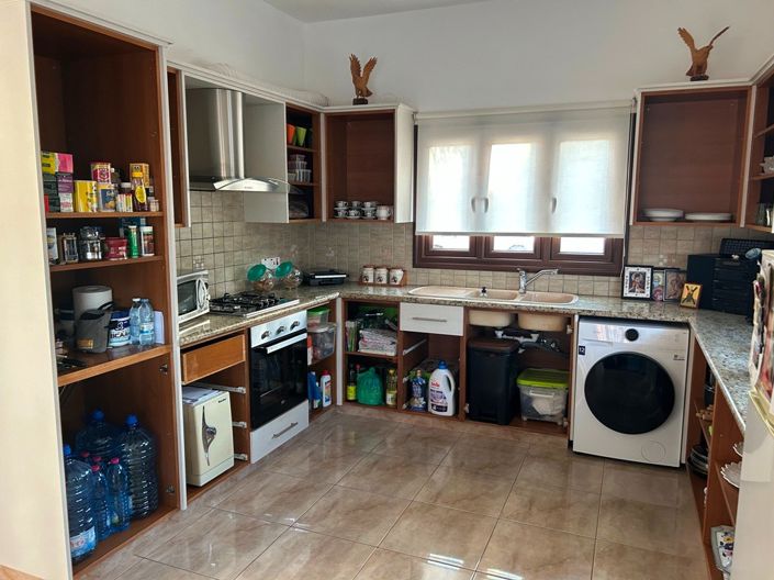 Image No.12-4 Bed Property for sale