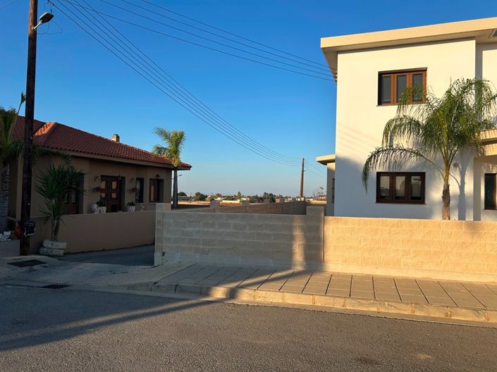 Image No.4-4 Bed Property for sale