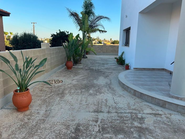 Image No.8-4 Bed Property for sale