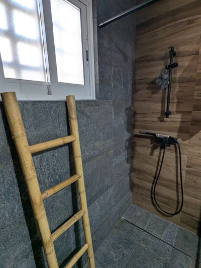 Image No.12-2 Bed Property for sale