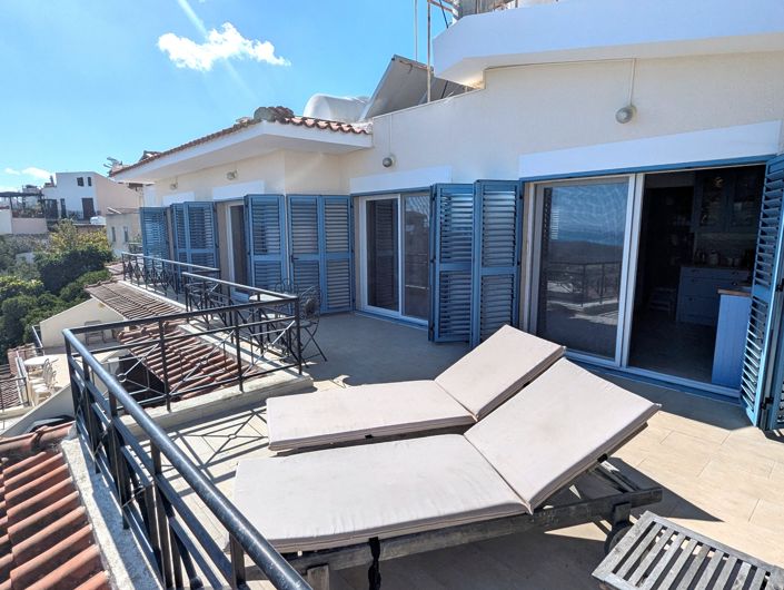 Image No.10-3 Bed Property for sale