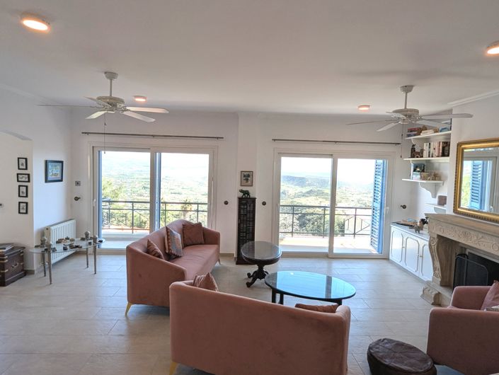 Image No.32-3 Bed Property for sale