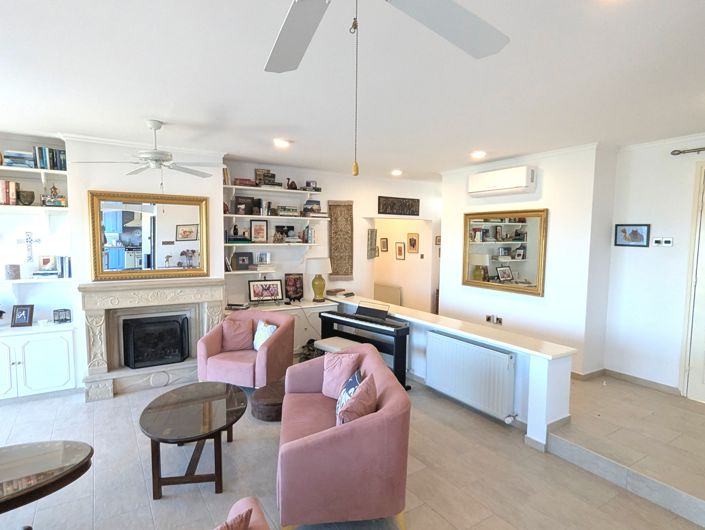 Image No.37-3 Bed Property for sale