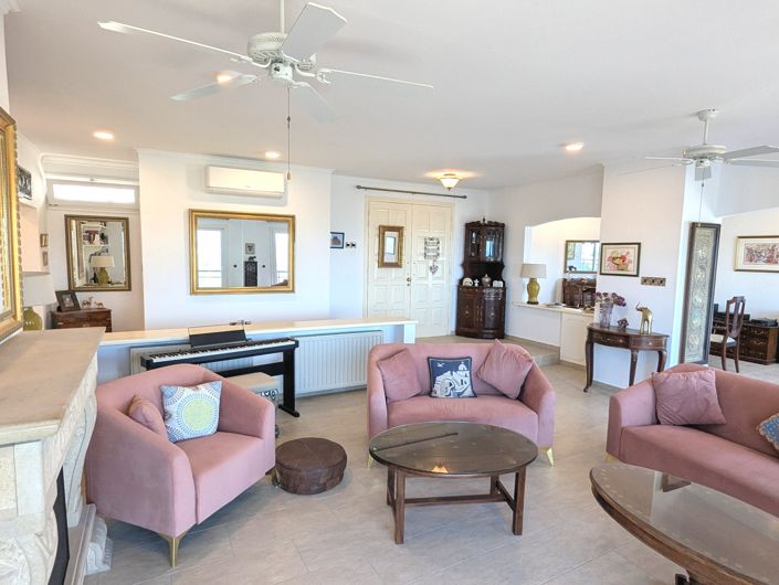 Image No.40-3 Bed Property for sale