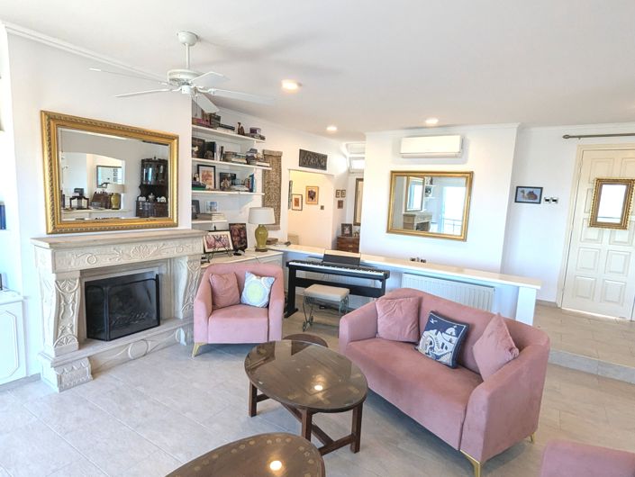 Image No.41-3 Bed Property for sale