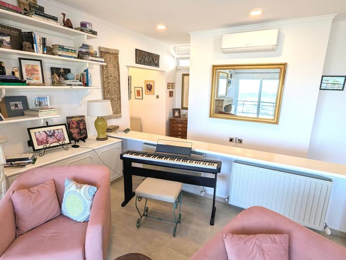 Image No.42-3 Bed Property for sale