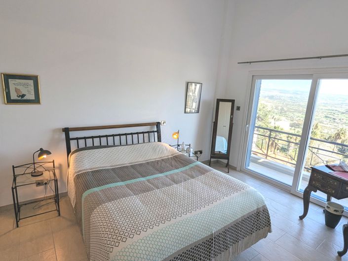Image No.50-3 Bed Property for sale
