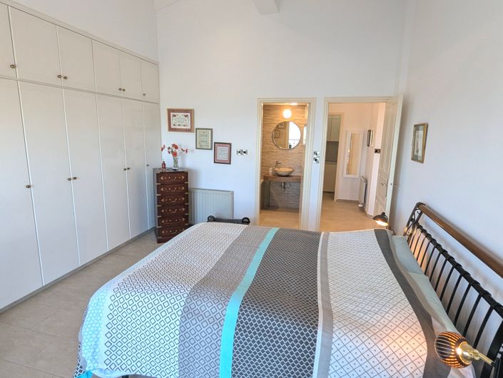 Image No.52-3 Bed Property for sale