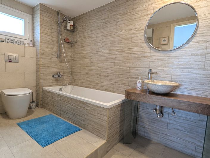 Image No.54-3 Bed Property for sale