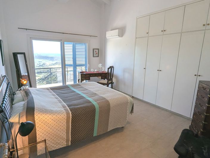 Image No.60-3 Bed Property for sale