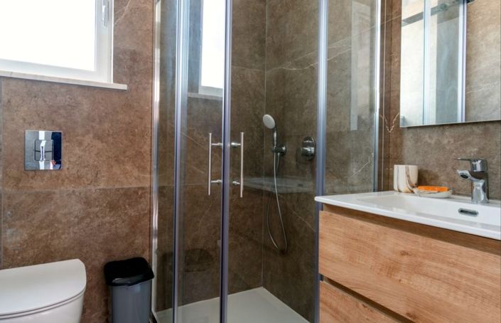 Image No.18-3 Bed Property for sale