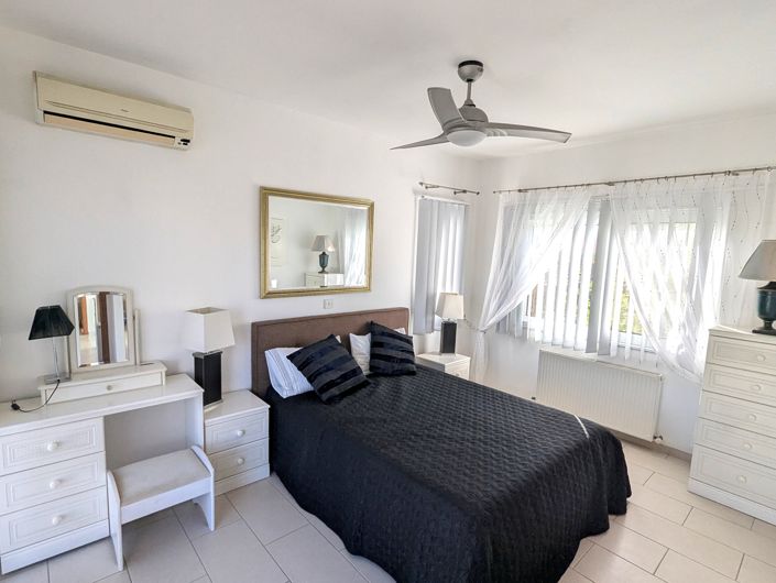 Image No.12-4 Bed Property for sale