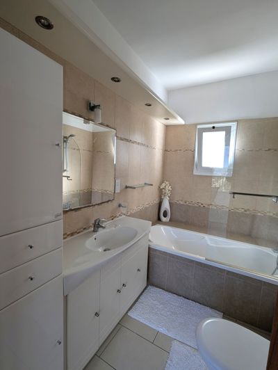 Image No.21-4 Bed Property for sale