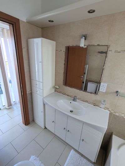 Image No.22-4 Bed Property for sale