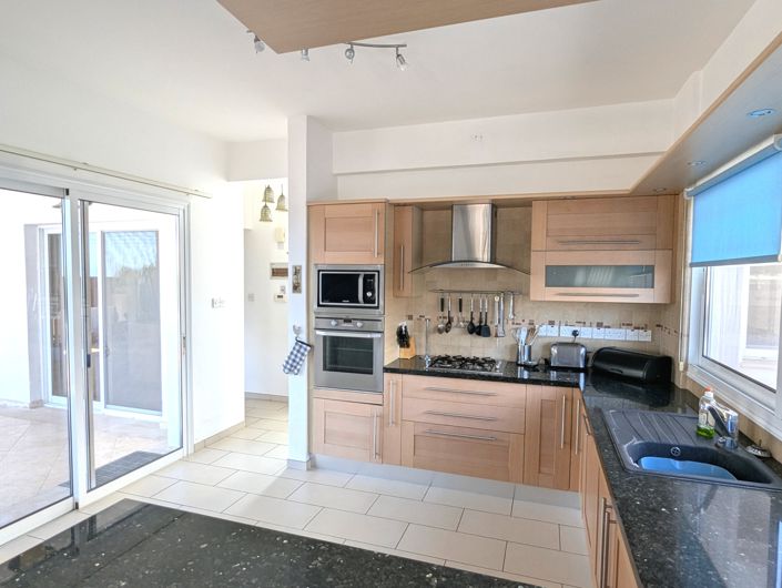 Image No.45-4 Bed Property for sale