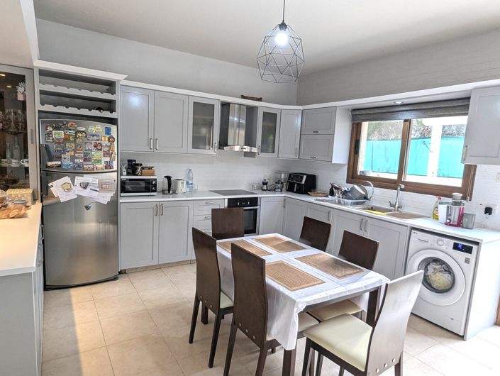 Image No.10-Propriété de 3 chambres à vendre à Kato Polemidia