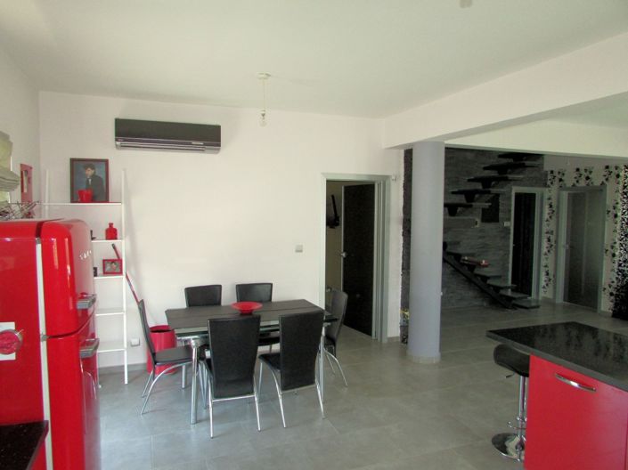 Image No.11-3 Bed Property for sale