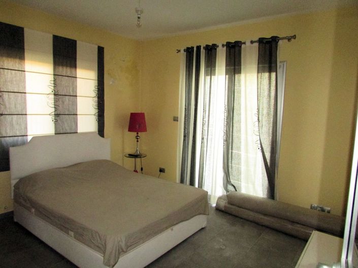 Image No.15-3 Bed Property for sale