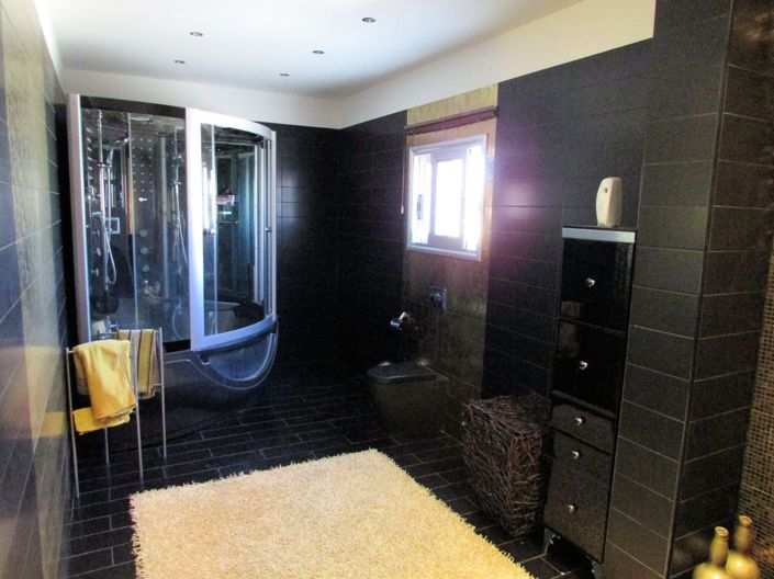 Image No.18-3 Bed Property for sale