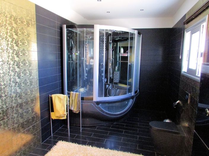 Image No.19-3 Bed Property for sale