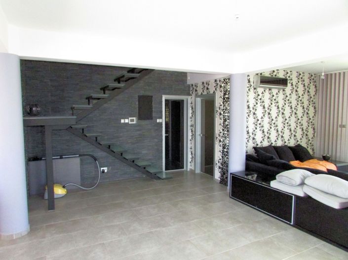 Image No.9-3 Bed Property for sale