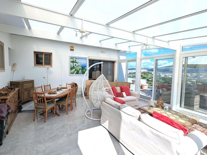 Image No.12-4 Bed Property for sale