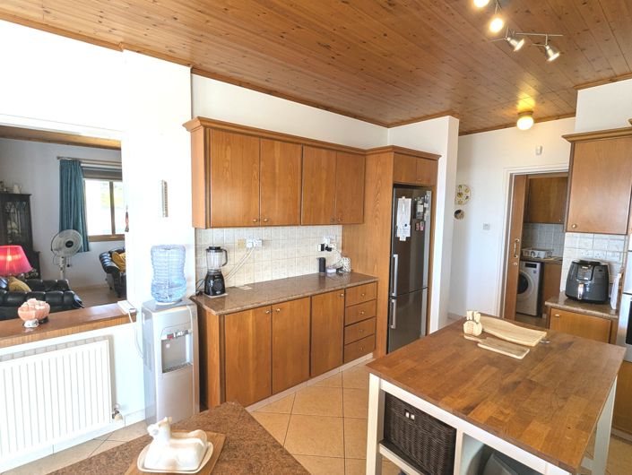 Image No.16-4 Bed Property for sale