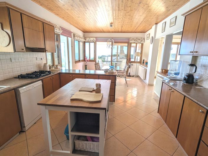 Image No.17-4 Bed Property for sale
