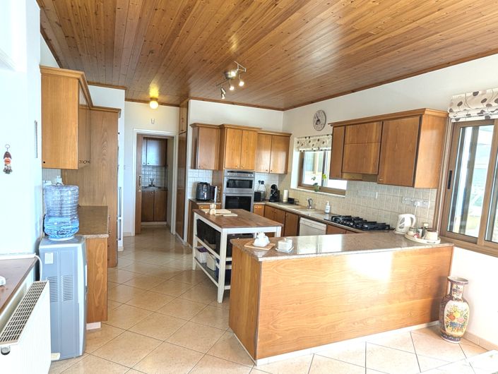 Image No.56-4 Bed Property for sale