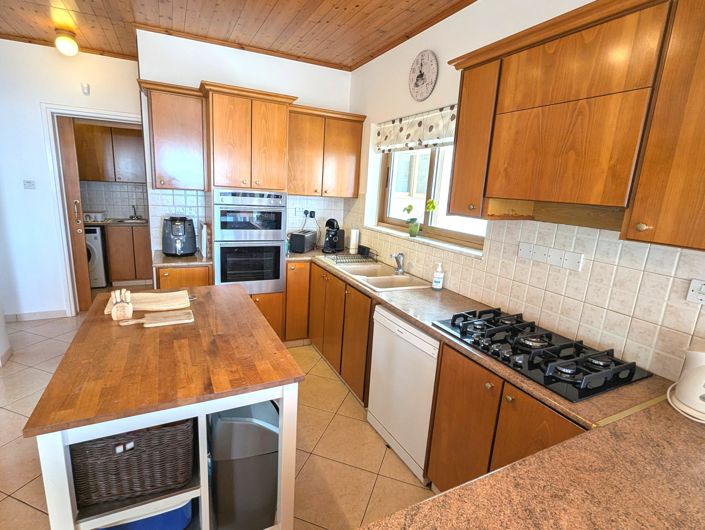 Image No.60-4 Bed Property for sale