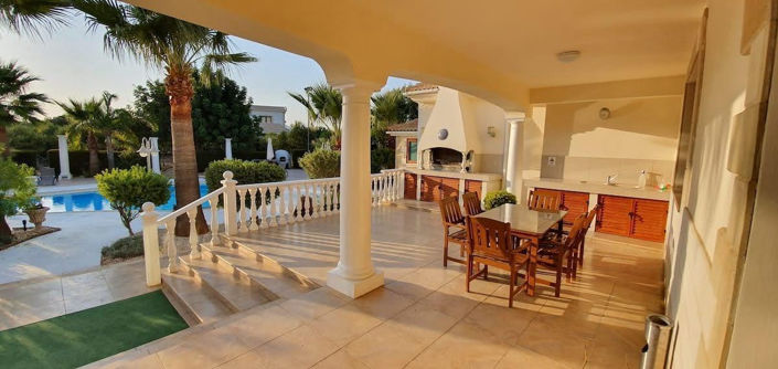 Image No.11-8 Bed Property for sale