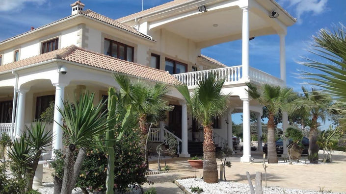 Image No.13-8 Bed Property for sale